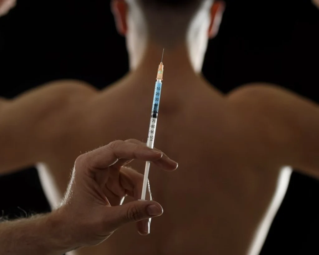 Suplementación Hormonal y Anabólicos: Beneficios, Riesgos y Nuevas Terapias