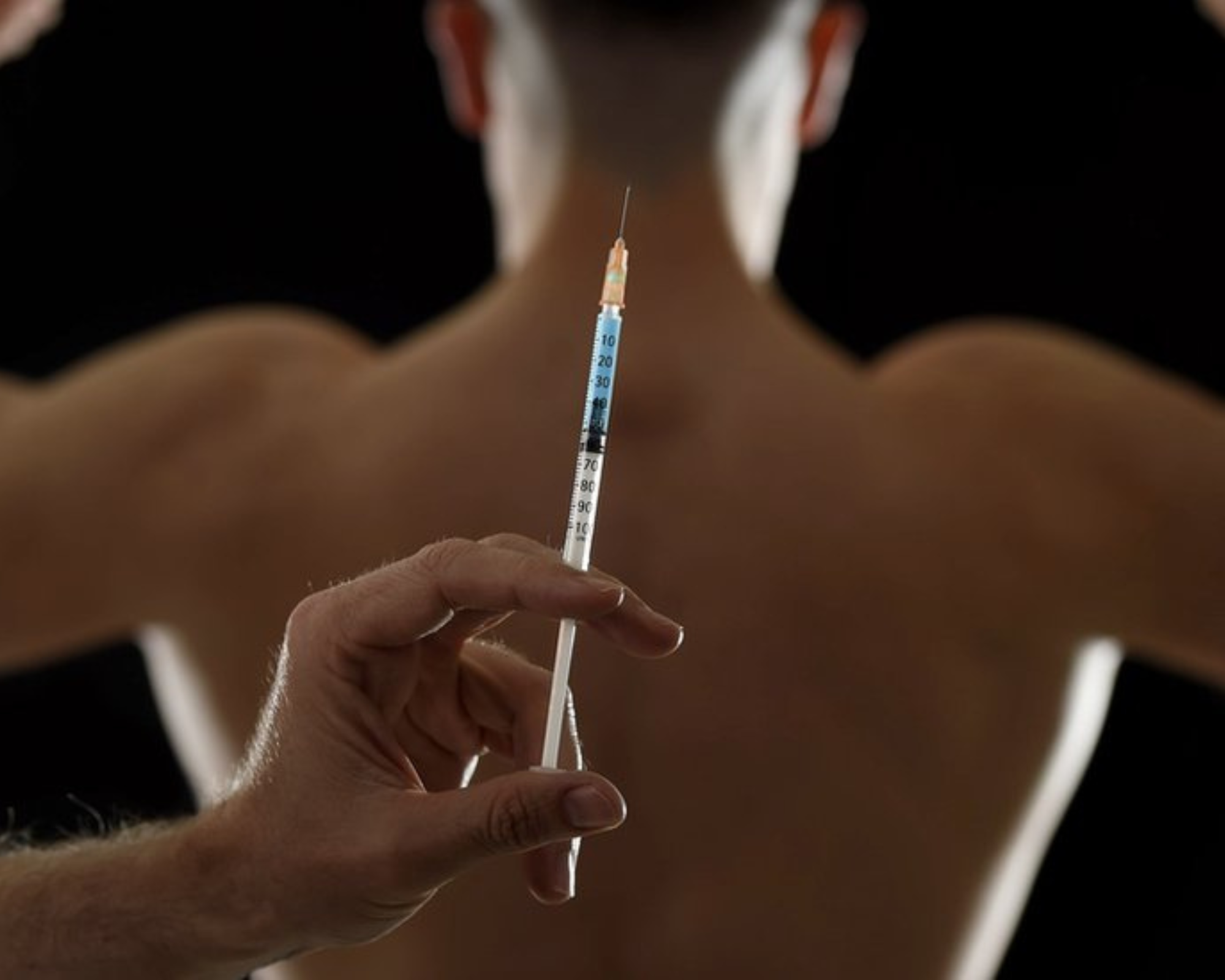 Lee más sobre el artículo Suplementación Hormonal y Anabólicos: Beneficios, Riesgos y Nuevas Terapias