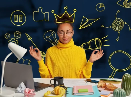 mujer concentrándose