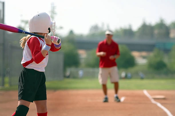 Análisis de la estructura de las academias y el camino hacia el profesionalismo, un factor determinante para entender cuánto se gana en el béisbol en España.