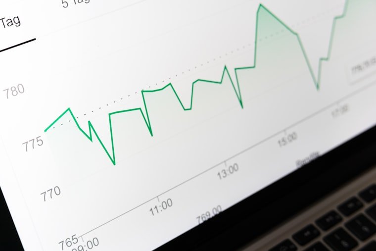 Invertir con poco dinero: guía práctica para empezar paso a paso