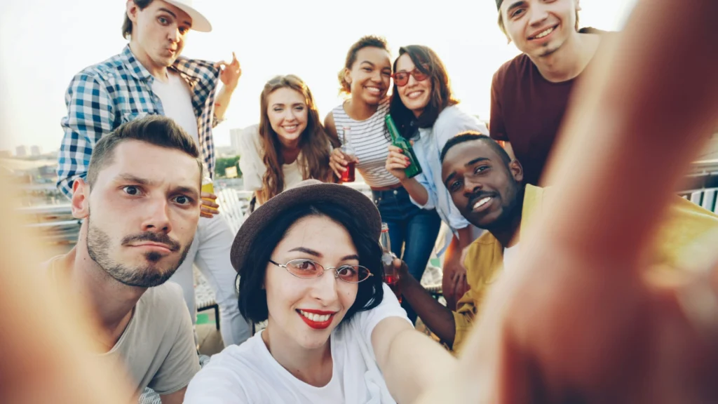 Grupo de personas haciéndose una foto