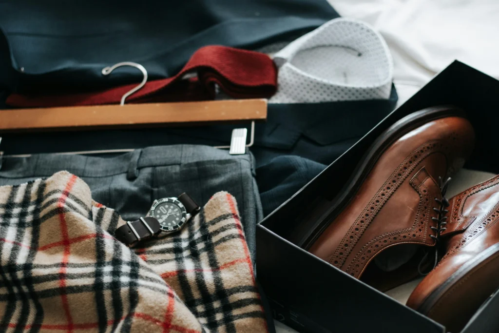Zapatos, camisas y productos de moda