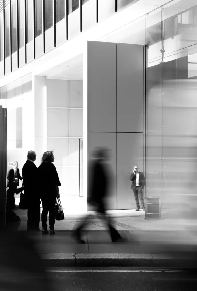 Empresarios andando