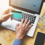 El comercio electrónico es la compraventa de productos o servicios a través de Internet