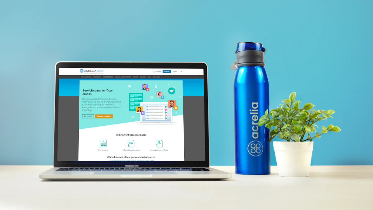 Ordenador portátil preparado para planificar campañas de email marketing sobre un escritorio